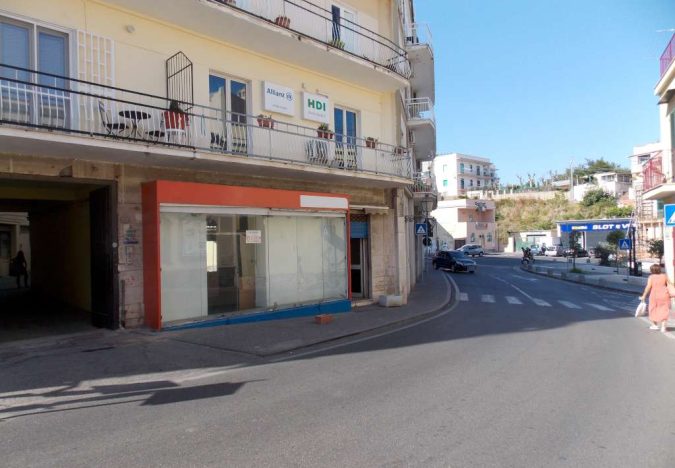 LOCALE COMMERCIALE
