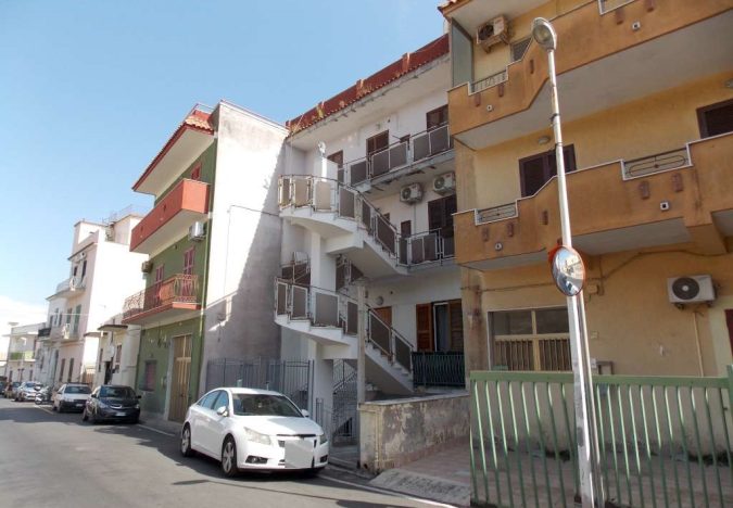 APPARTAMENTO PANORAMICO CON POSTO AUTO E LOCALE